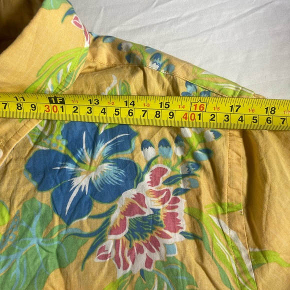 Tommy Hilfiger Yellow Floral Short-Sleeve Button-Down Shirt with Blue Flowers - Picture 4 of 8